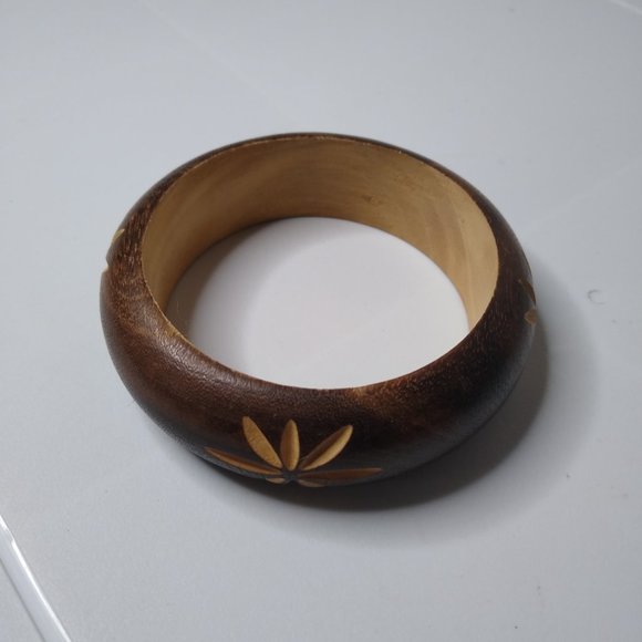 Vintage Wood Flower Bangle - Picture 7 of 13
